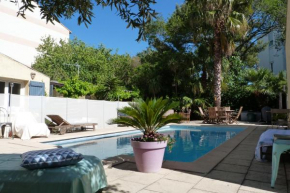 Maison jardin grande piscine , sortie bateau possible